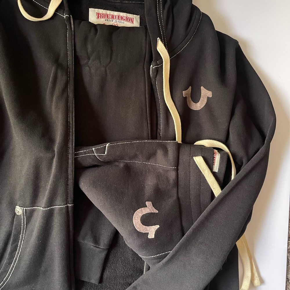 Men’s True Religion sweat suit